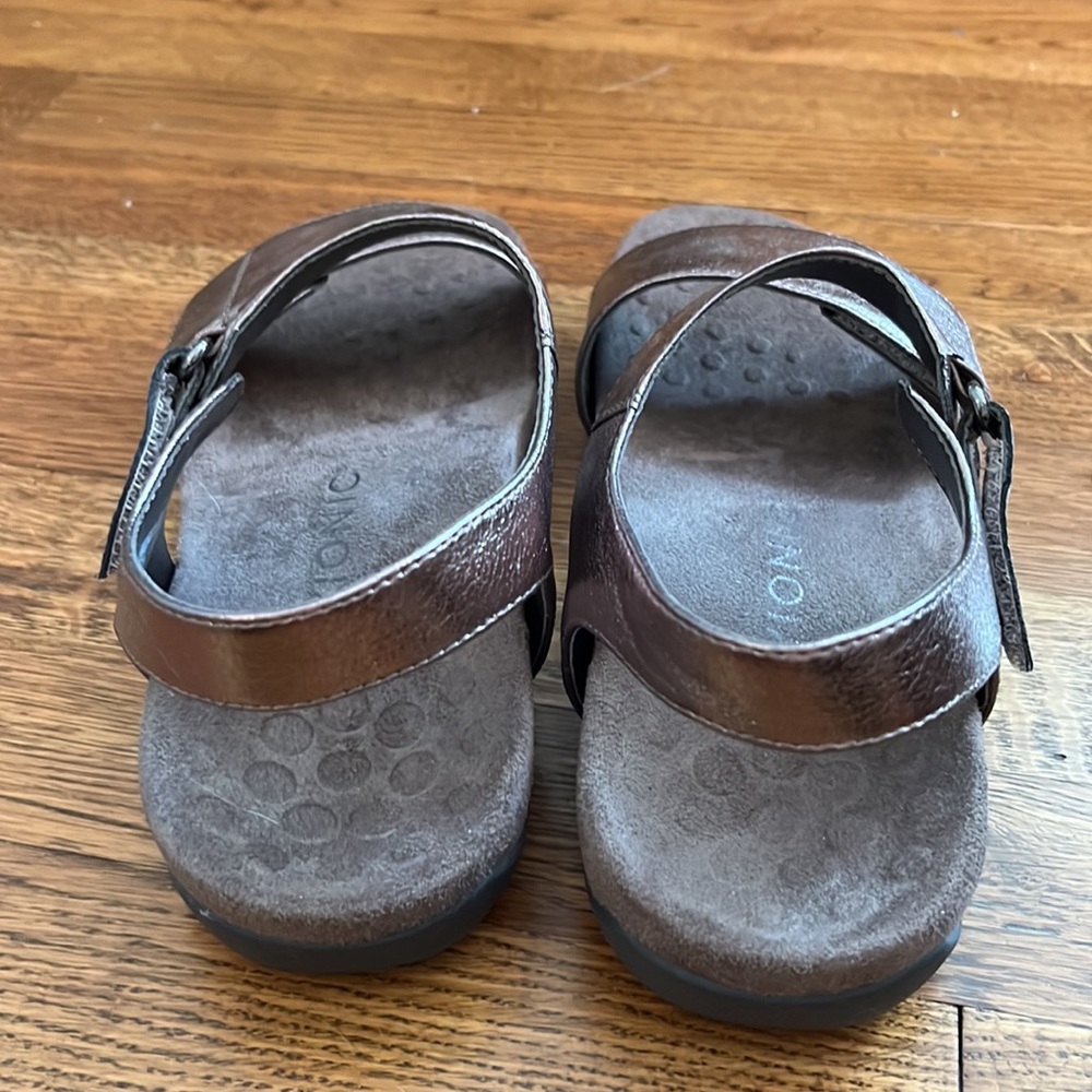 Vionic Metallic sandals - Picture 4 of 6